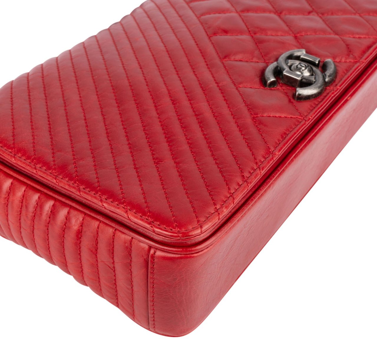 Chanel Quilted Medium Antique Boy Single Flap Crossbody Bag Rood