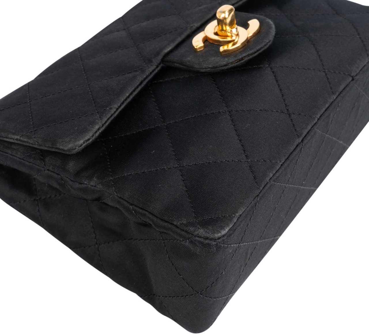 Chanel Chanel Quilted Satin Single Flap Crossbody Bag Zwart