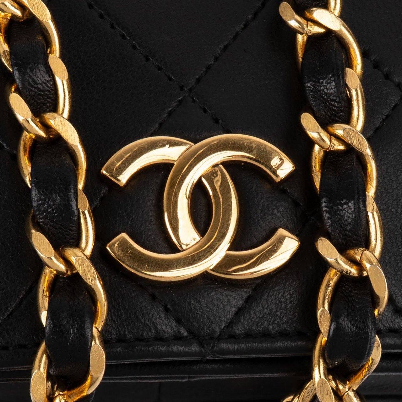 Chanel Chanel Quilted Lambskin 24K Gold Single Flap Shoulder Bag Zwart
