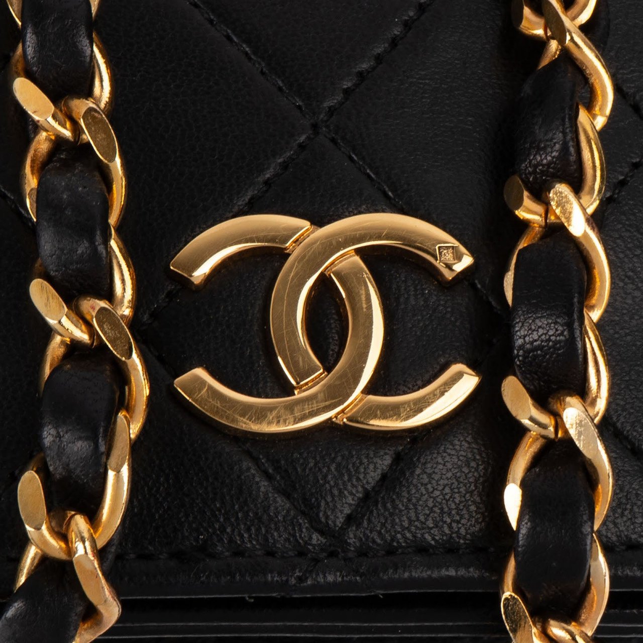 Chanel Chanel Quilted Lambskin 24K Gold Single Flap Shoulder Bag Zwart