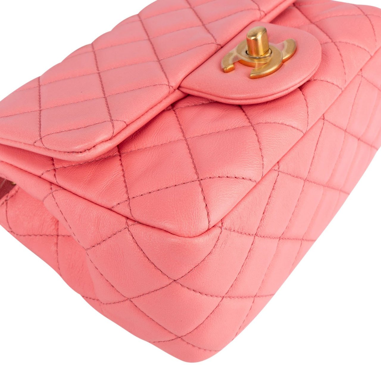 Chanel Chanel Quilted Lambskin Mini Rectangular Single Flap Adjustable Crossbody Bag Rood