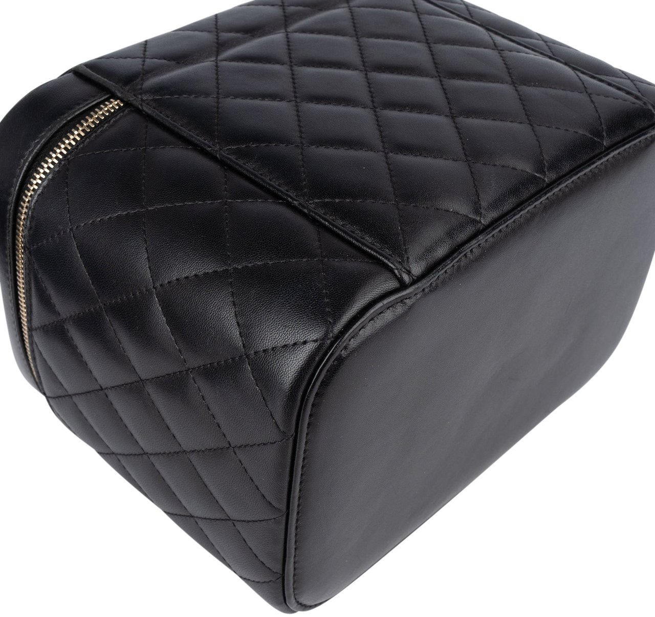 Chanel Chanel Quilted Lambskin Vanity Case Handbag Zwart