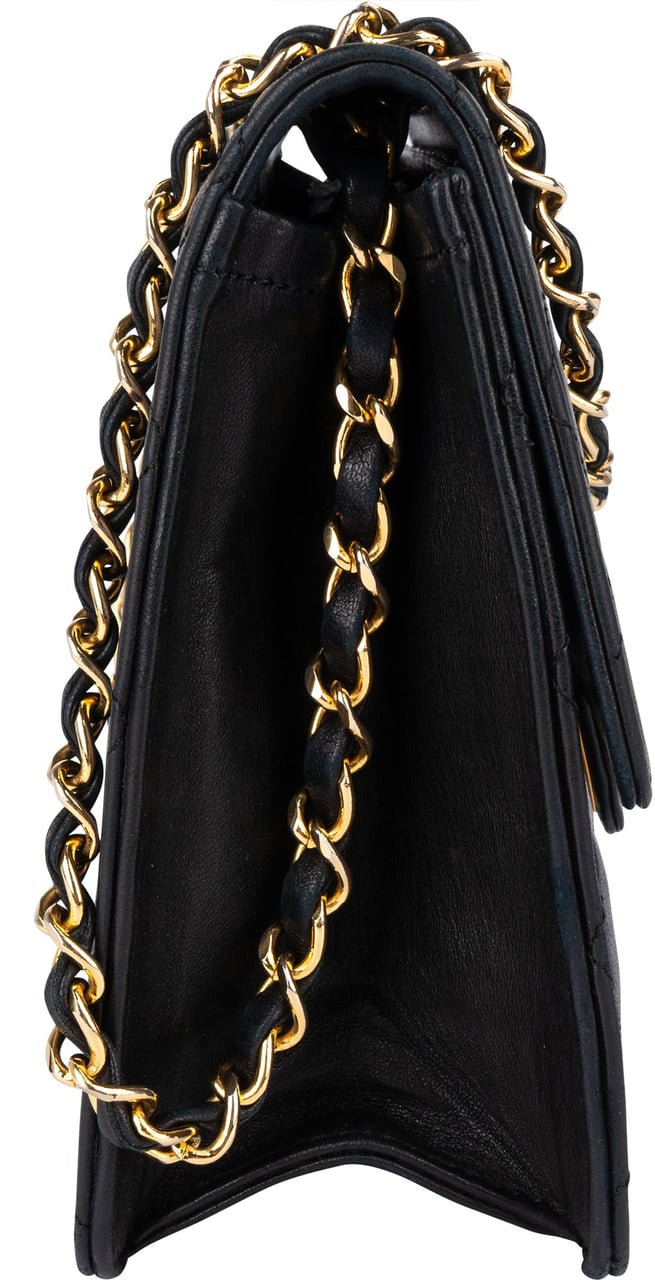 Chanel Chanel Quilted Lambskin 24K Gold Single Flap Shoulder Bag Zwart