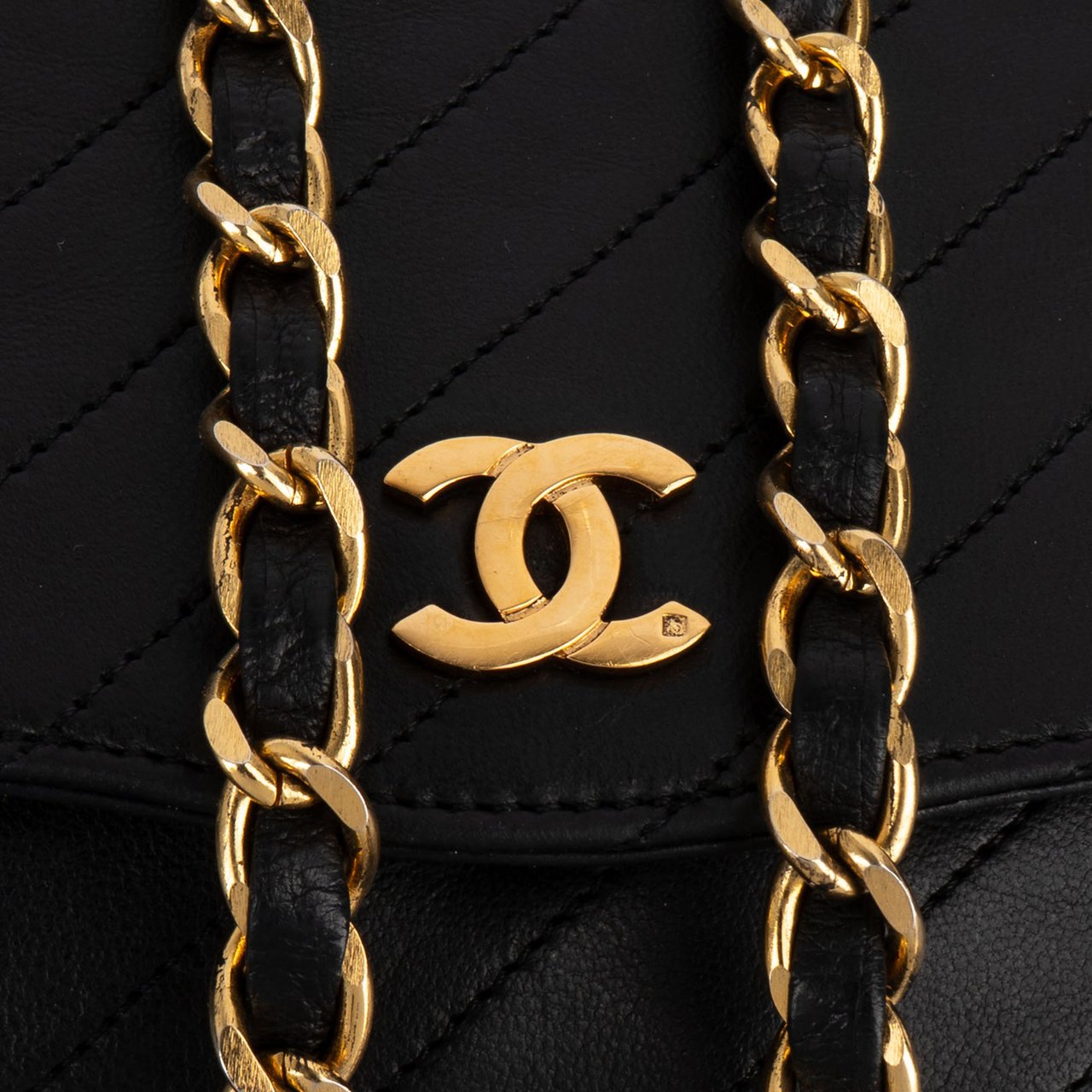 Chanel Chanel Noir Chevron Lambskin Single Flap Shoulder Bag Zwart