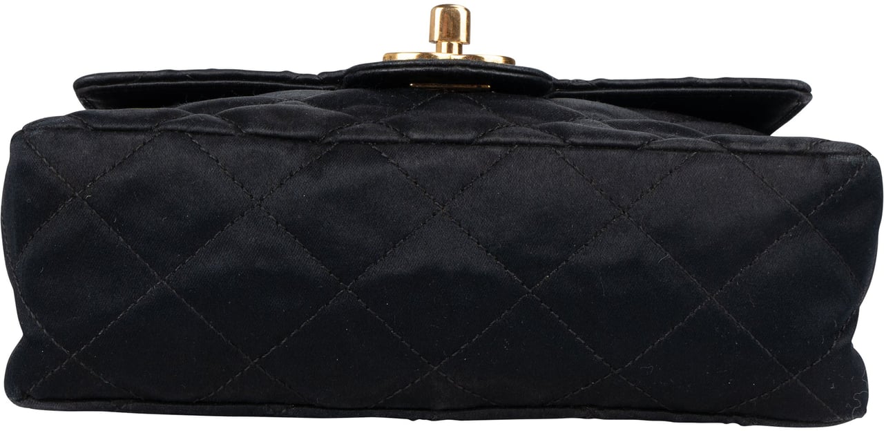 Chanel Chanel Quilted Satin Single Flap Crossbody Bag Zwart
