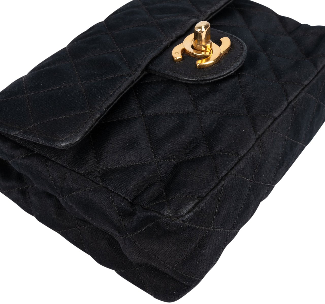 Chanel Chanel Quilted Satin Single Flap Crossbody Bag Zwart