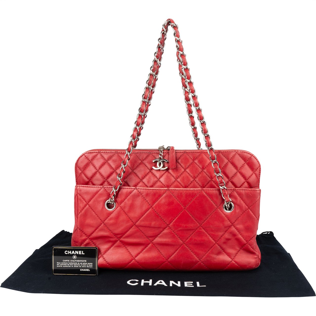 Chanel Chanel Rouge Quilted Lambskin CC Shoulder Bag Rood