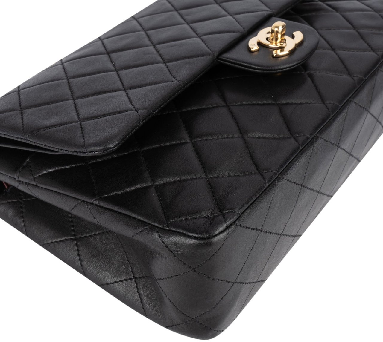 Chanel Chanel Quilted Lambskin 24K Gold Medium Double Flap Crossbody Bag Zwart