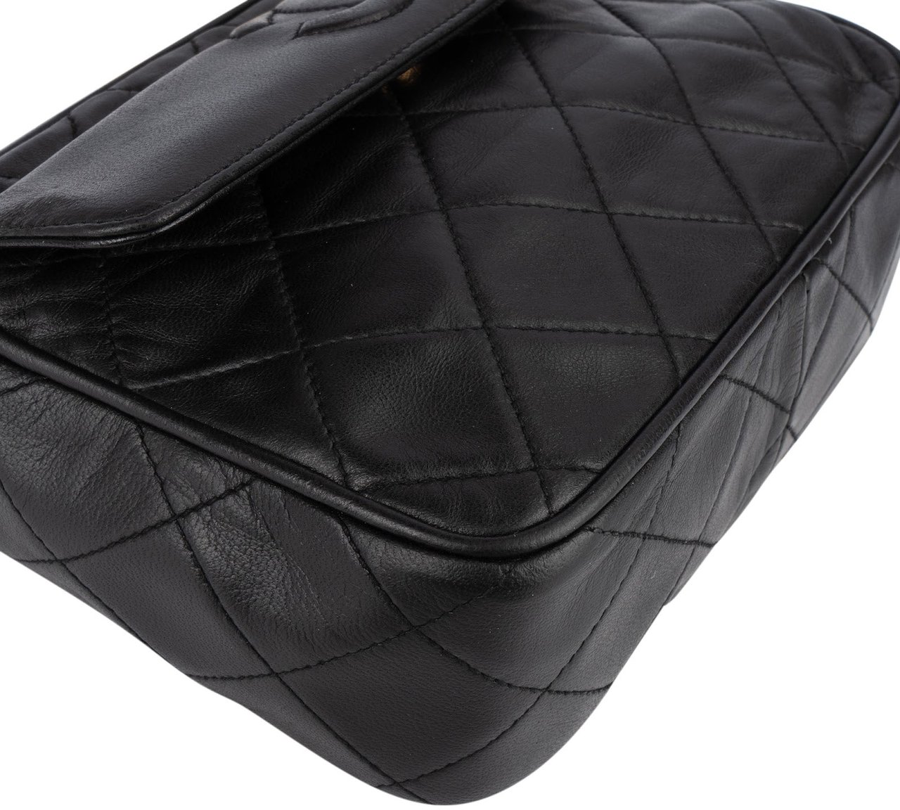 Chanel Chanel Quilted Lambskin Tassel Camera Special Chain Crossbody Bag Zwart