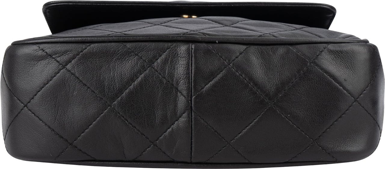 Chanel Chanel Quilted Lambskin Tassel Camera Special Chain Crossbody Bag Zwart
