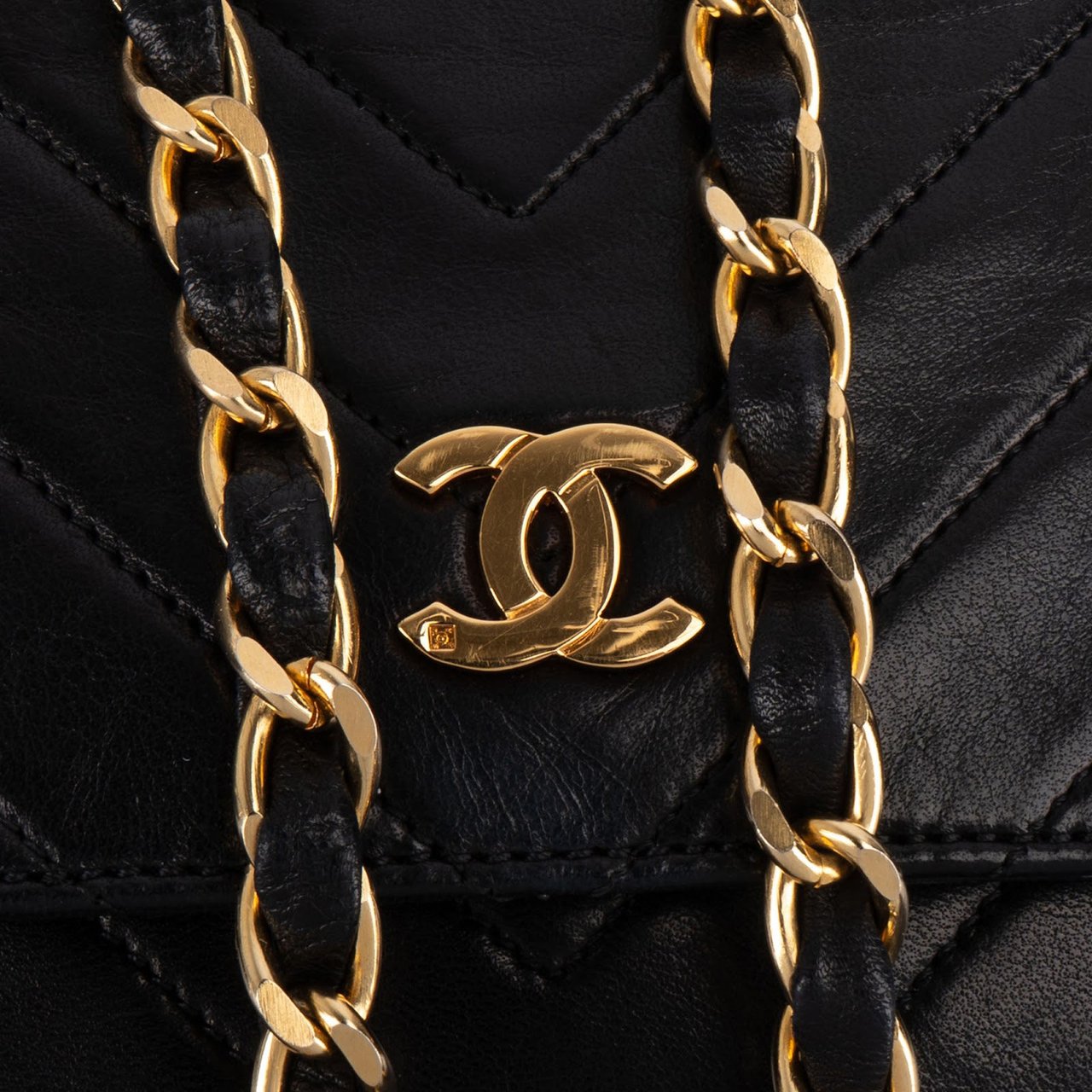 Chanel Chevron Lambskin 24K Gold Single Flap Shoulder Bag Zwart