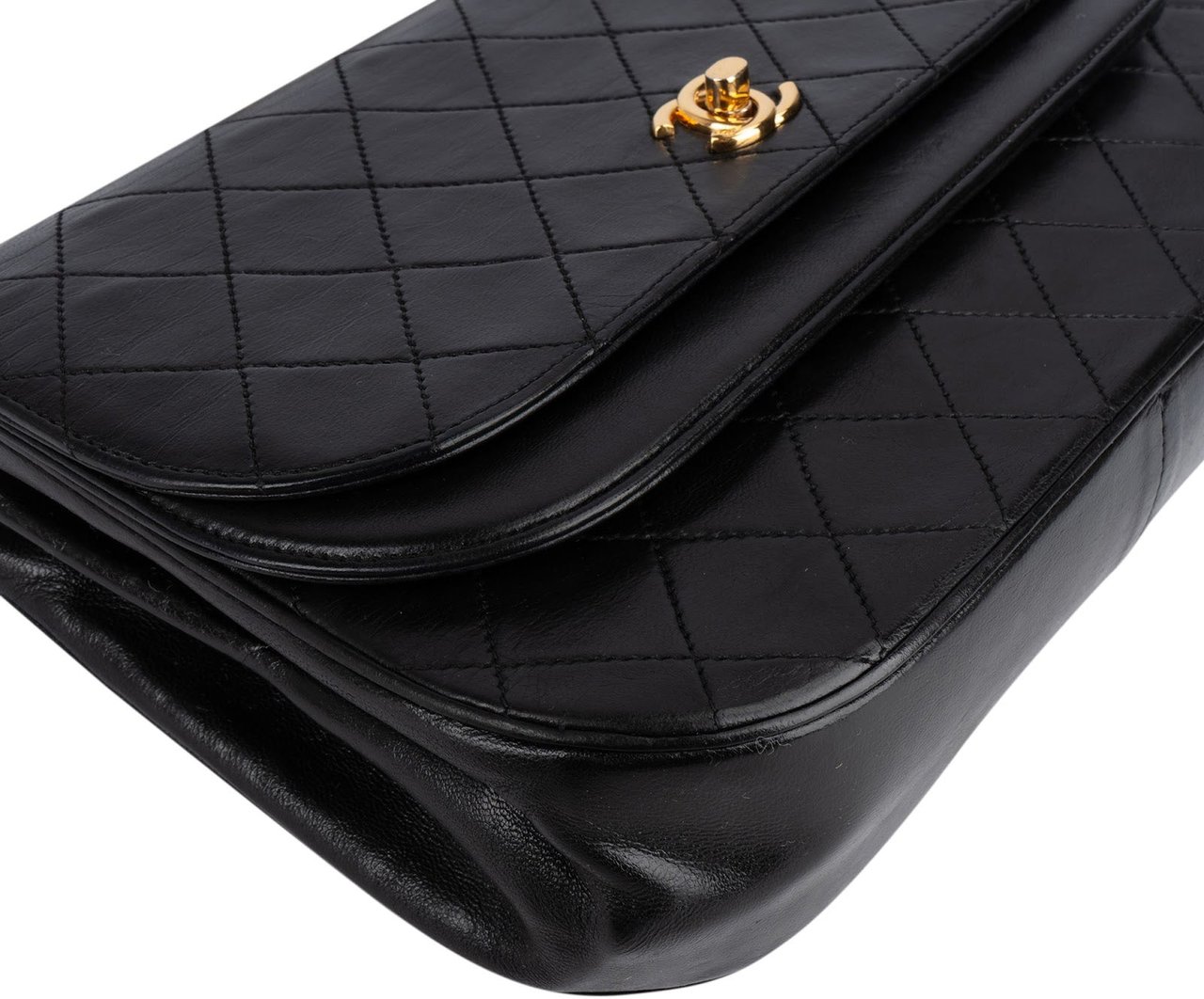 Chanel Quilted Lambskin 24K Gold Half Moon Single Flap Shoulder Bag Zwart