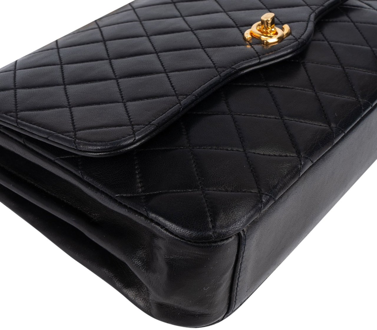 Chanel Chanel Quilted Lambskin 24K Gold Single Flap Crossbody Bag Zwart