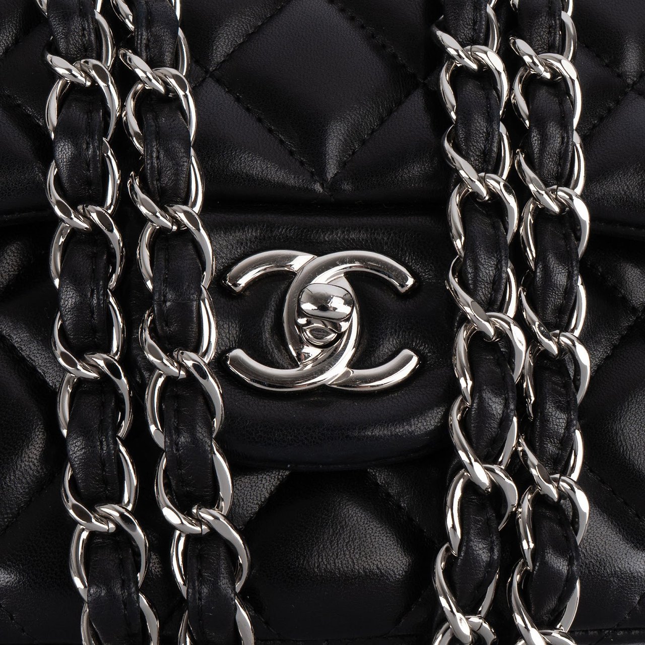 Chanel Quilted Lambskin Jumbo Double Flap Crossbody Bag Zwart