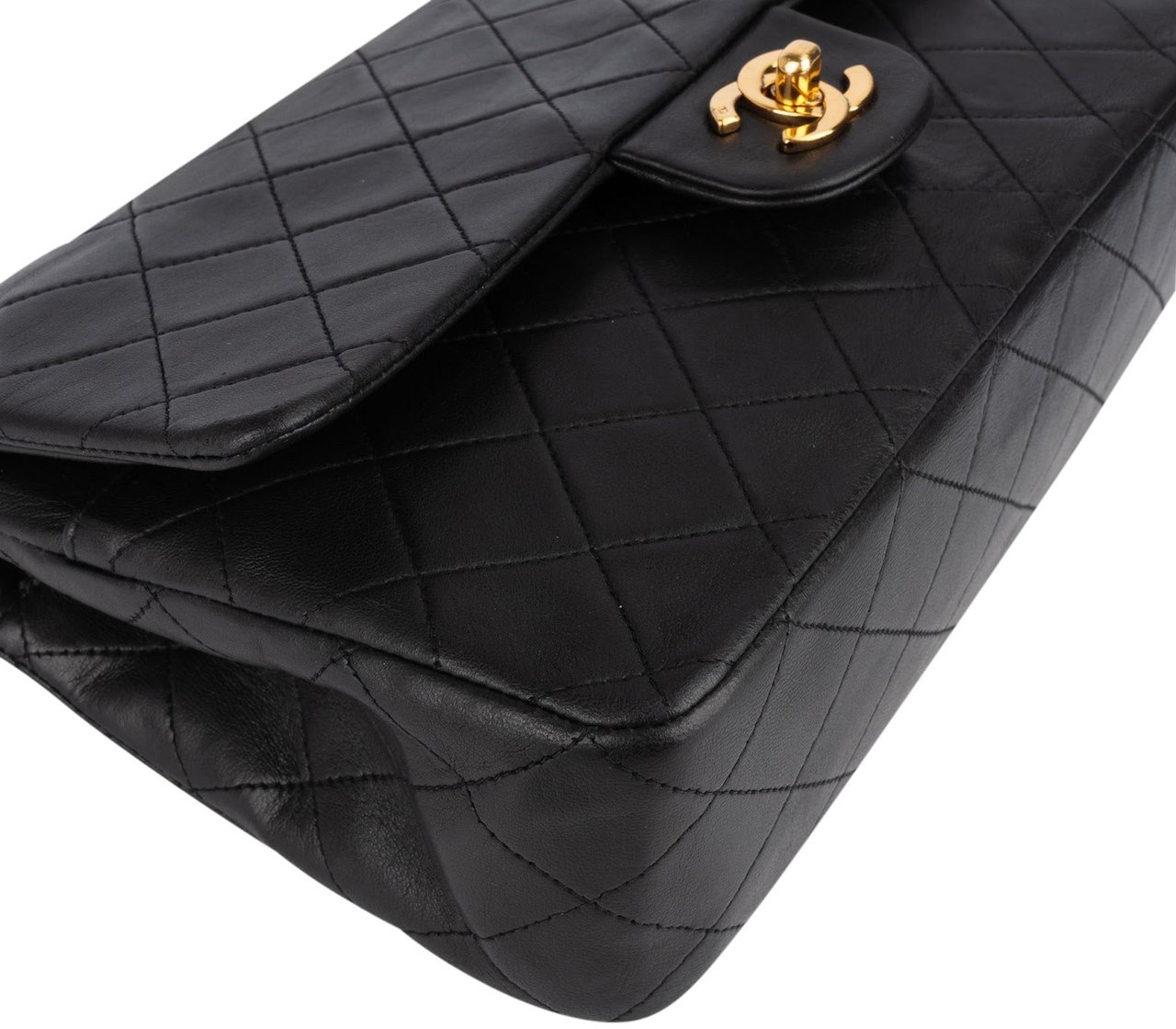 Chanel Chanel Quilted Lambskin 24K Gold Medium Double Flap Crossbody Bag Zwart