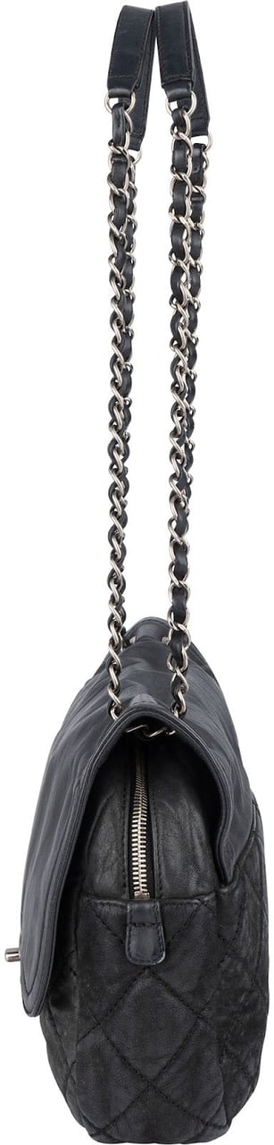 Chanel Chanel Quilted Leather Single Flap Crossbody Bag Zwart