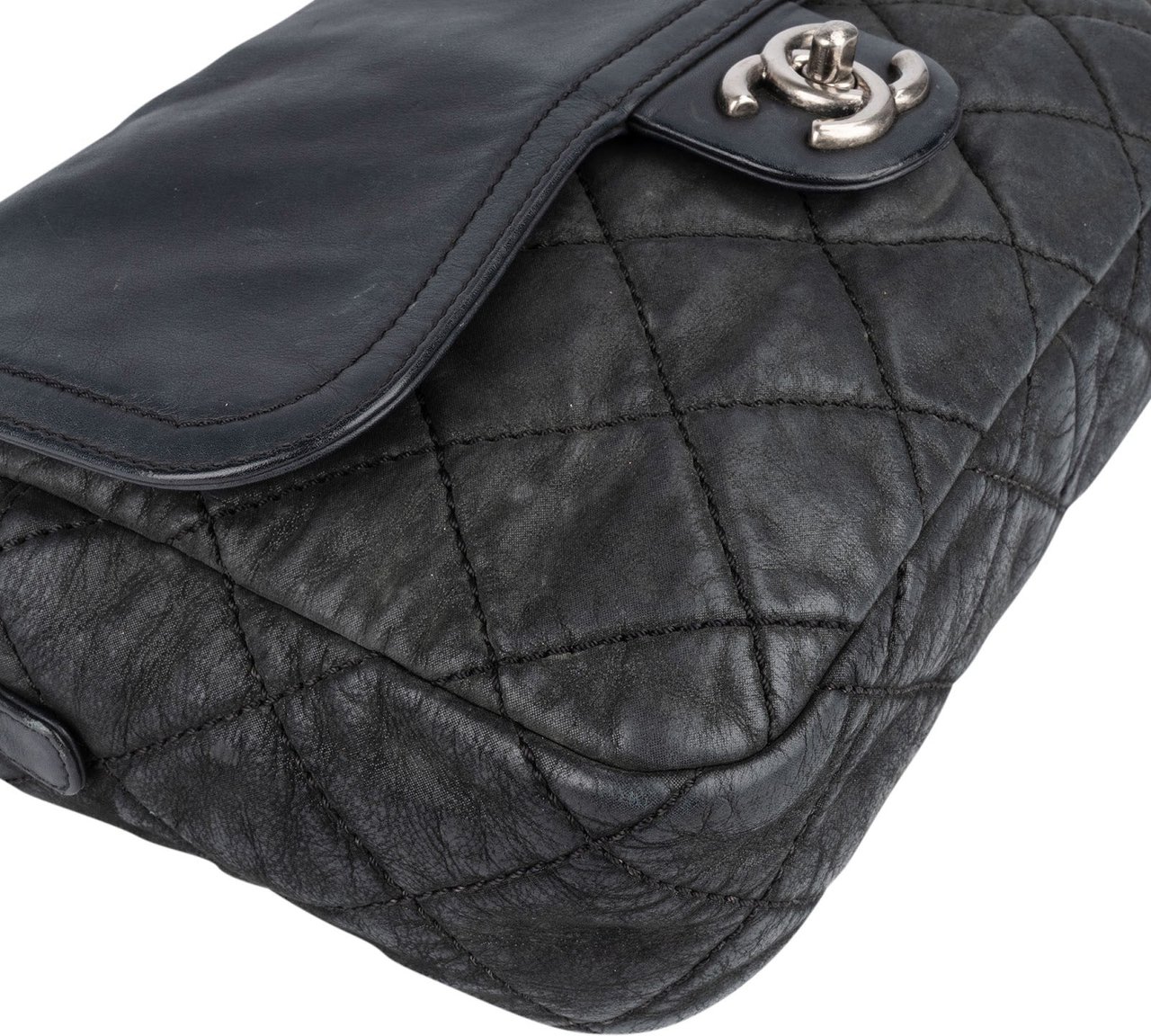 Chanel Chanel Quilted Leather Single Flap Crossbody Bag Zwart