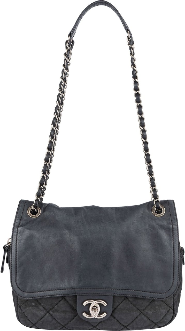 Chanel Chanel Quilted Leather Single Flap Crossbody Bag Zwart