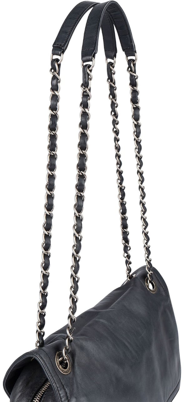 Chanel Chanel Quilted Leather Single Flap Crossbody Bag Zwart