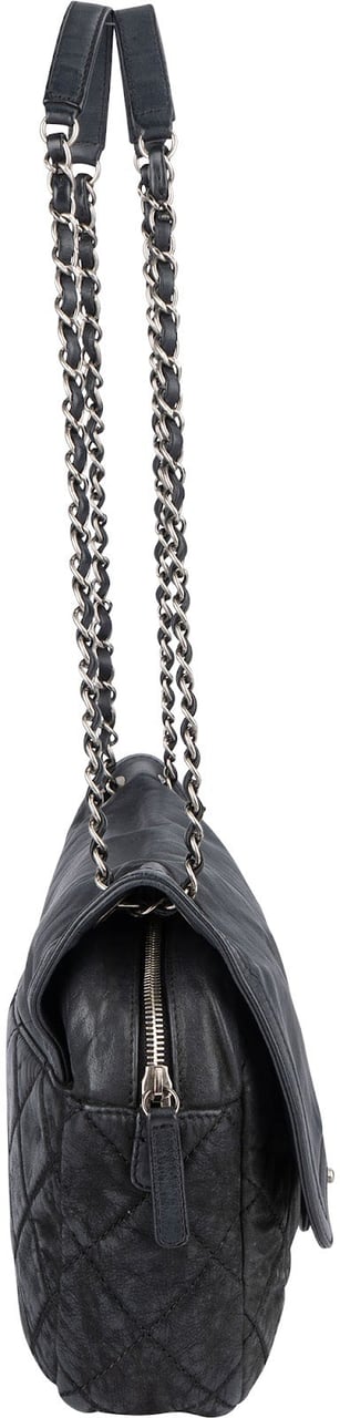 Chanel Chanel Quilted Leather Single Flap Crossbody Bag Zwart