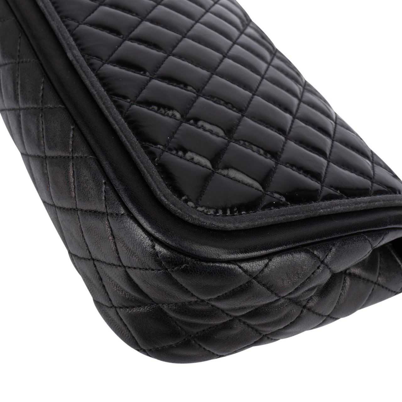 Chanel Chanel Quilted Patent Leather Single Flap Crossbody Bag Zwart