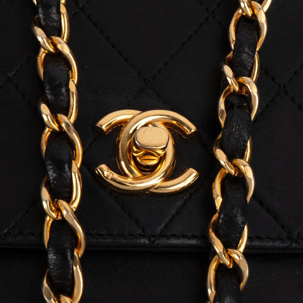 Chanel Quilted Lambskin 24K Gold Half Moon Single Flap Shoulder Bag Zwart