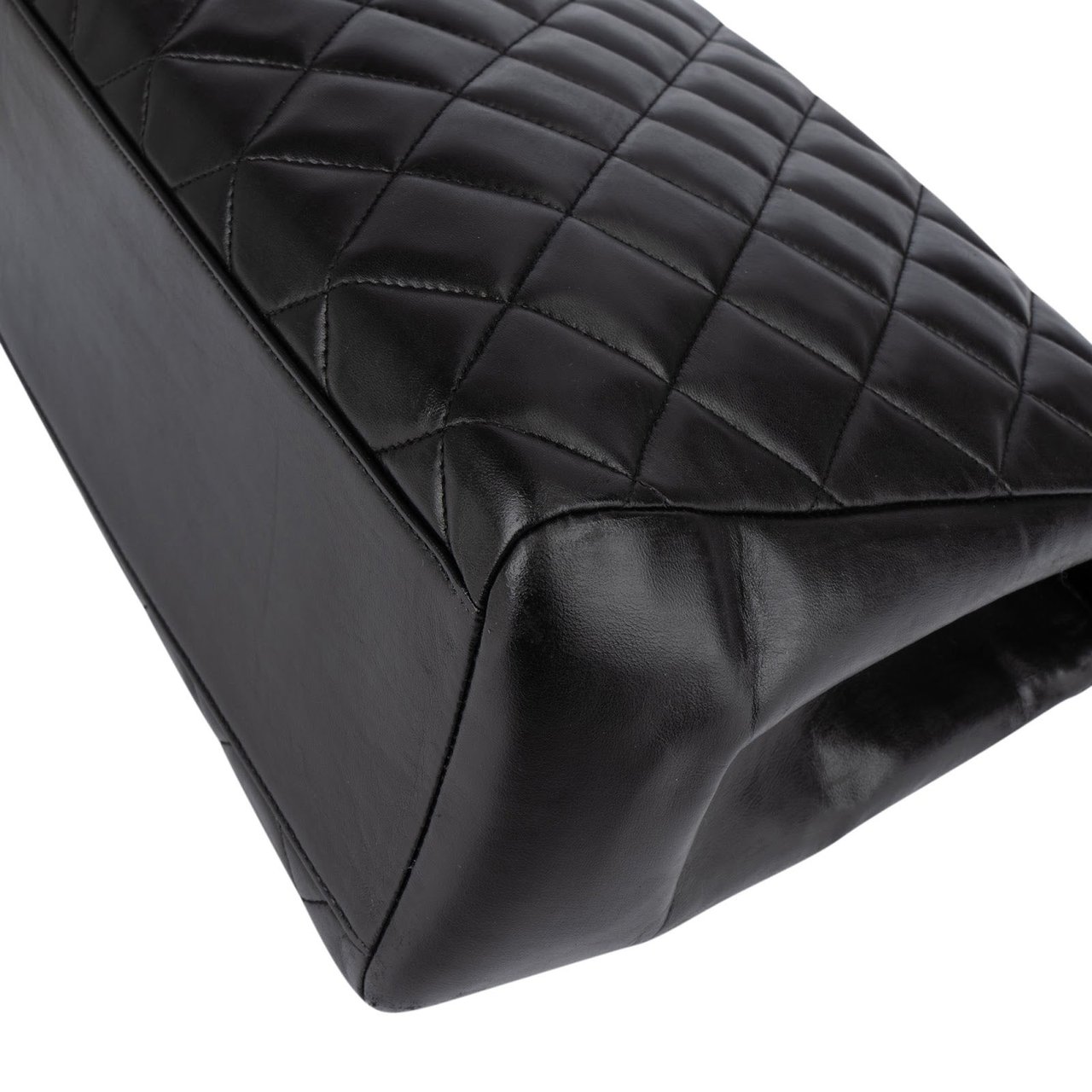 Chanel Chanel Quilted Lambskin Handbag Zwart