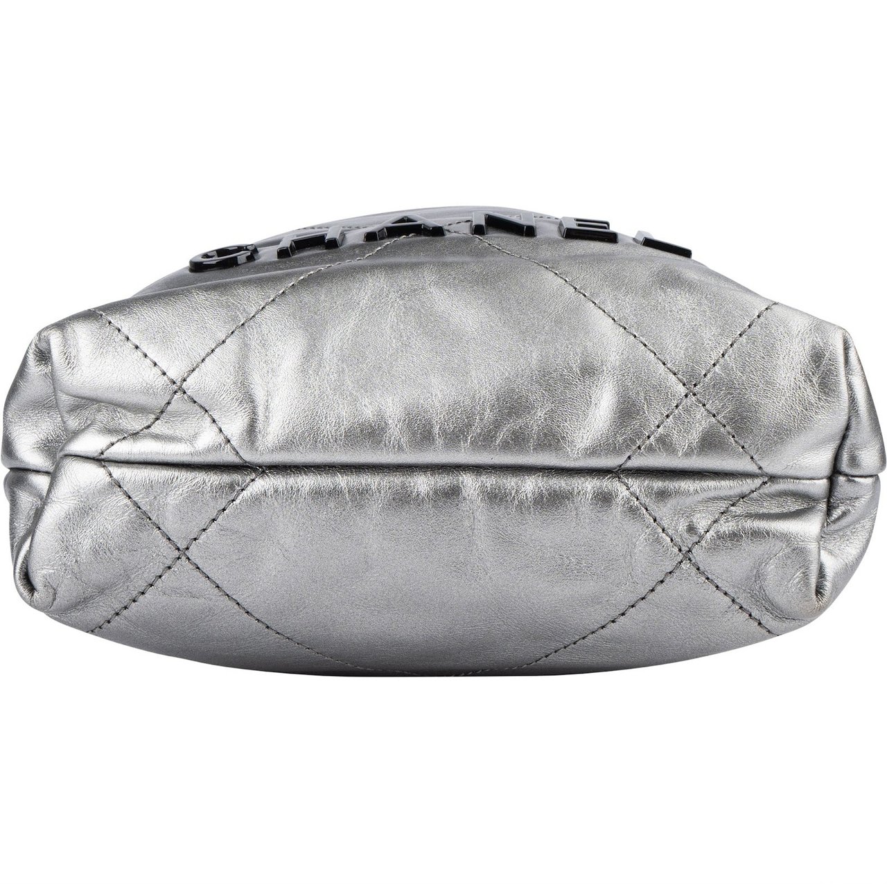 Chanel Chanel 22 Quilted Lambskin Ombre Drawstring Crossbody Bag Zwart