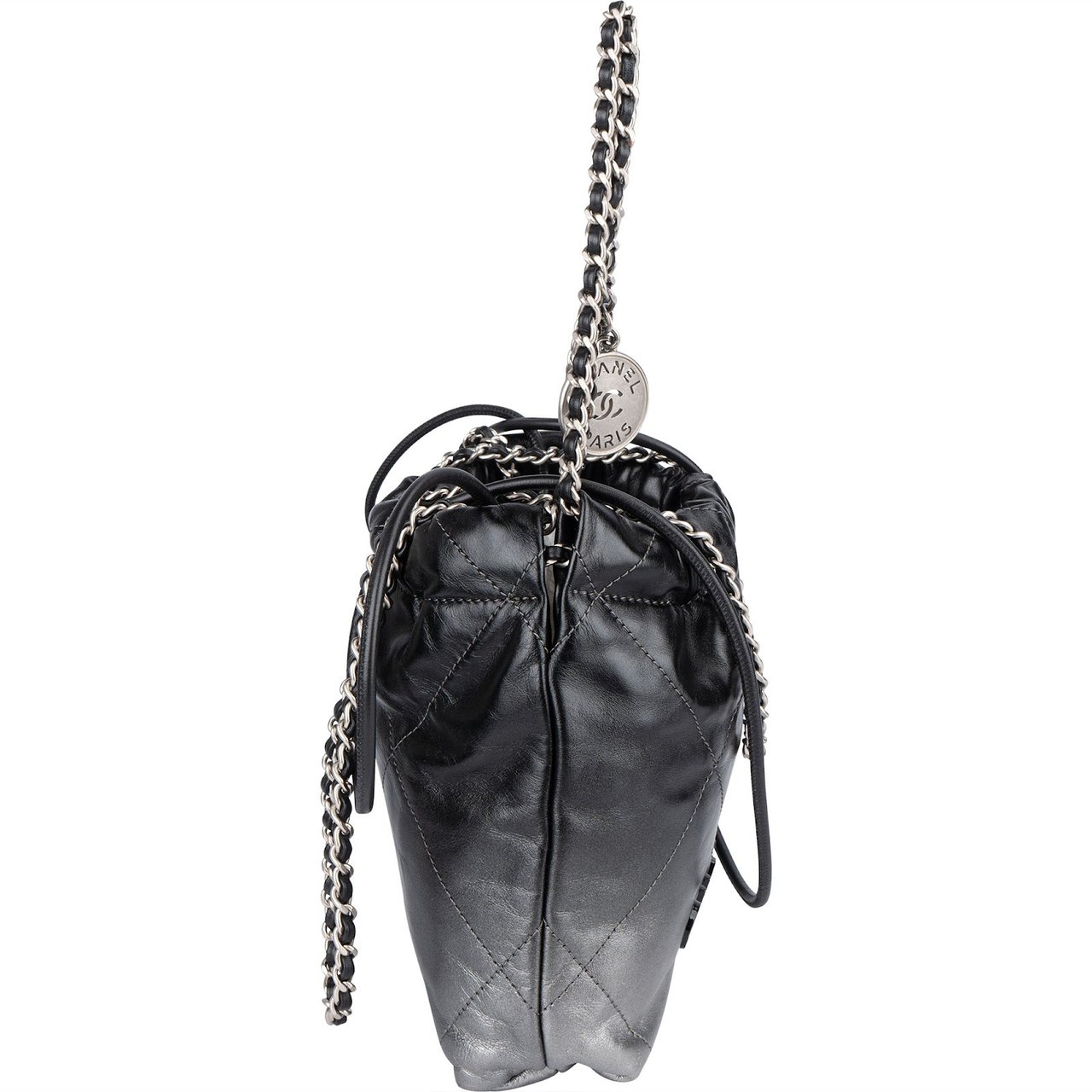 Chanel 22 Quilted Lambskin Ombre Drawstring Crossbody Bag Zwart