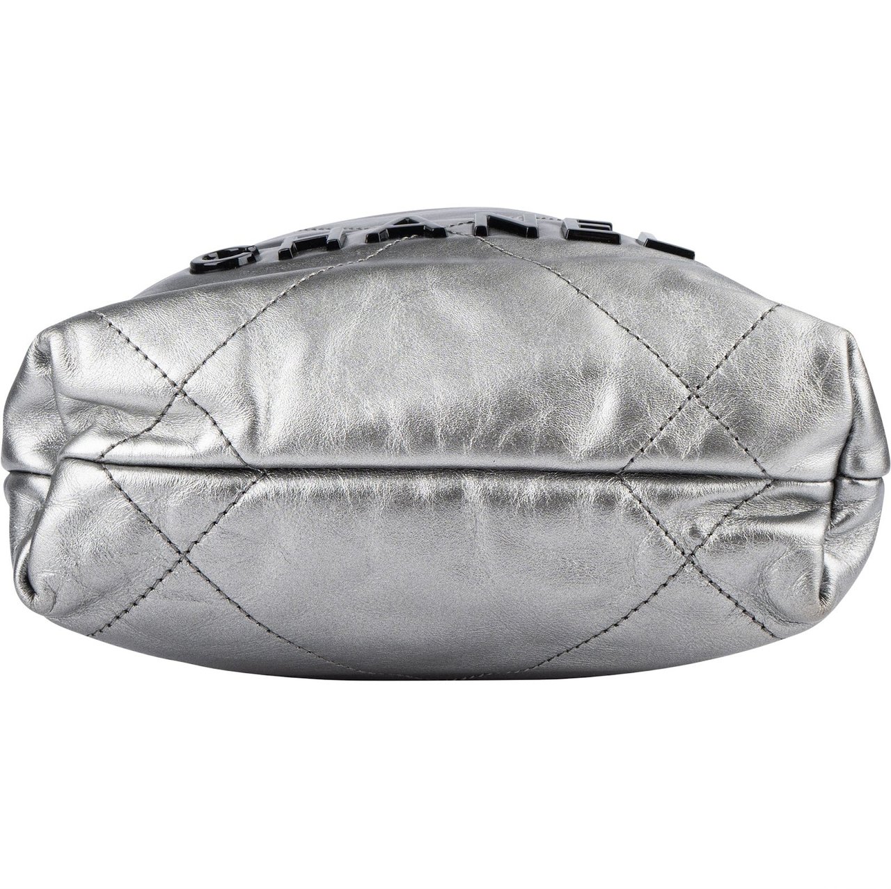 Chanel 22 Quilted Lambskin Ombre Drawstring Crossbody Bag Zwart