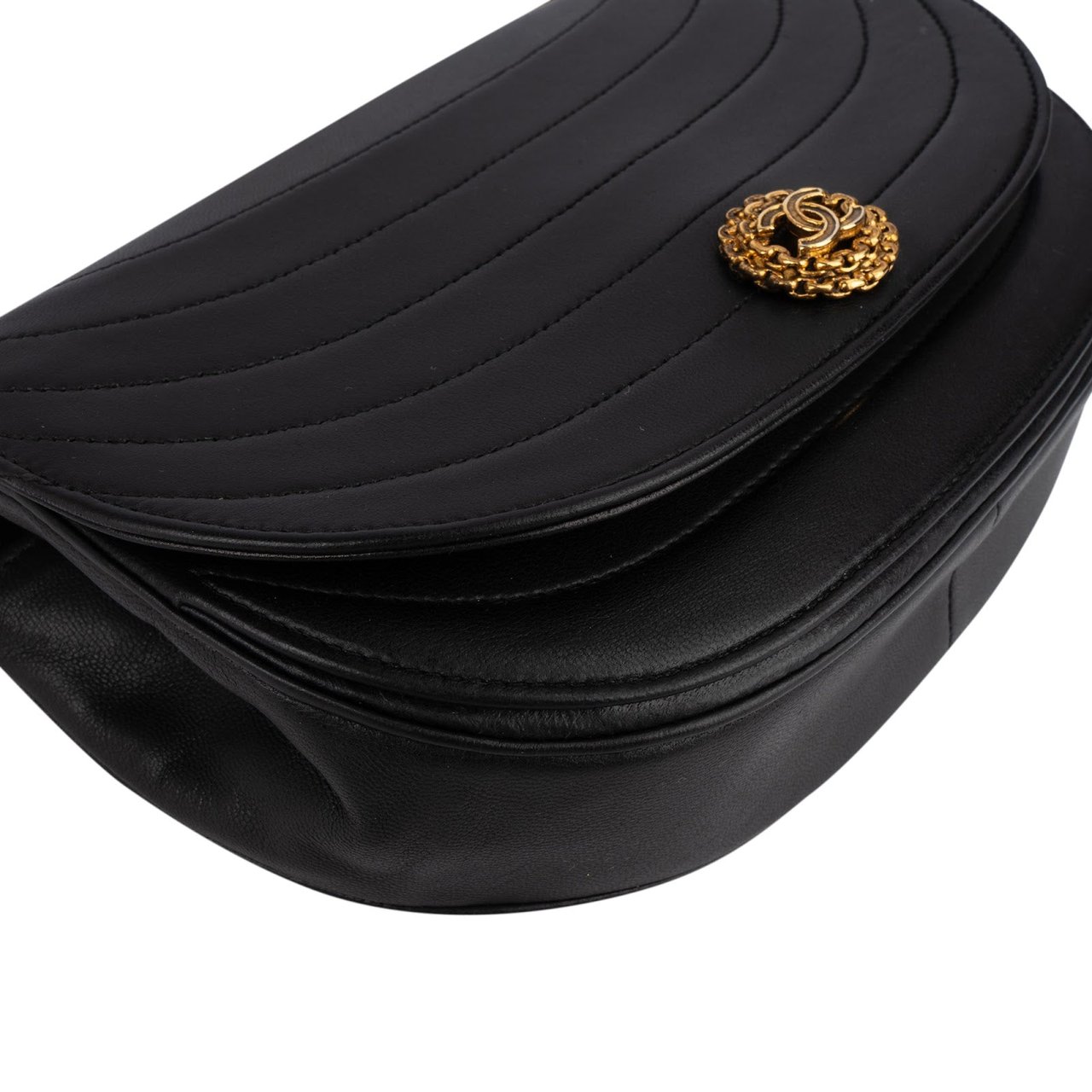 Chanel Chanel Chevron Lambskin Half Moon Single Flap Crossbody Bag Zwart