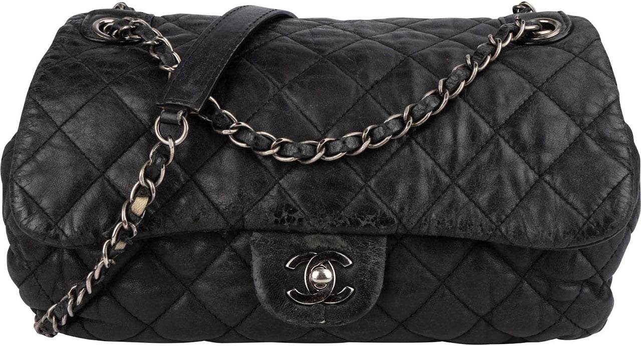 Chanel Chanel Quilted Lambskin Single Flap Crossbody Bag Zwart