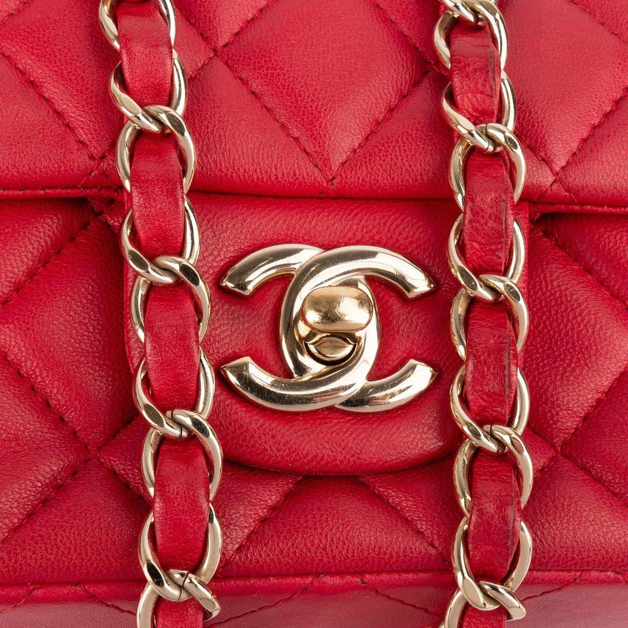 Chanel Chanel Quilted Lambskin Small Single Flap Crossbody Bag Rood