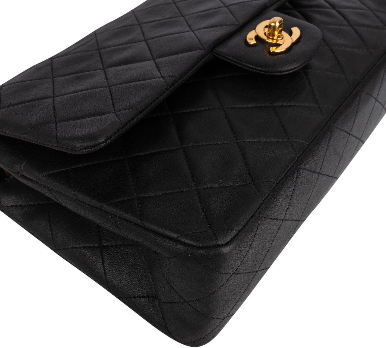 Chanel Chanel Quilted Lambskin 24K Gold Medium Double Flap Crossbody Bag Zwart