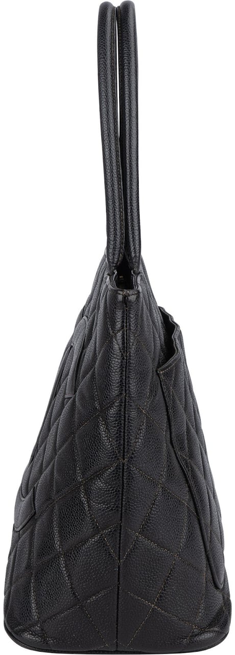 Chanel Chanel Quilted Caviar Leather CC Medallion Handbag Zwart