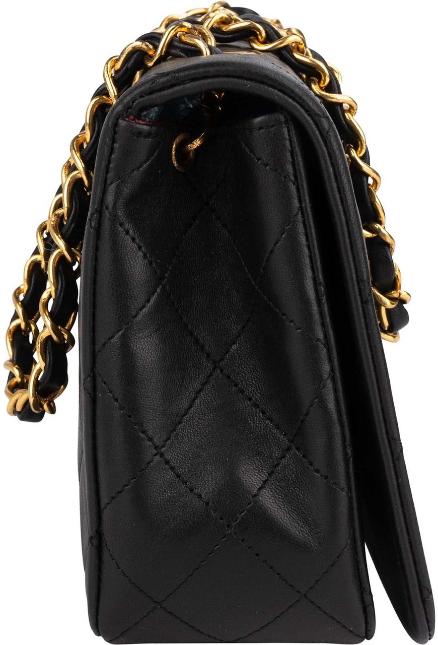 Chanel Chanel Quilted Lambskin 24K Gold Turnlock Single Flap Crossbody Bag Zwart