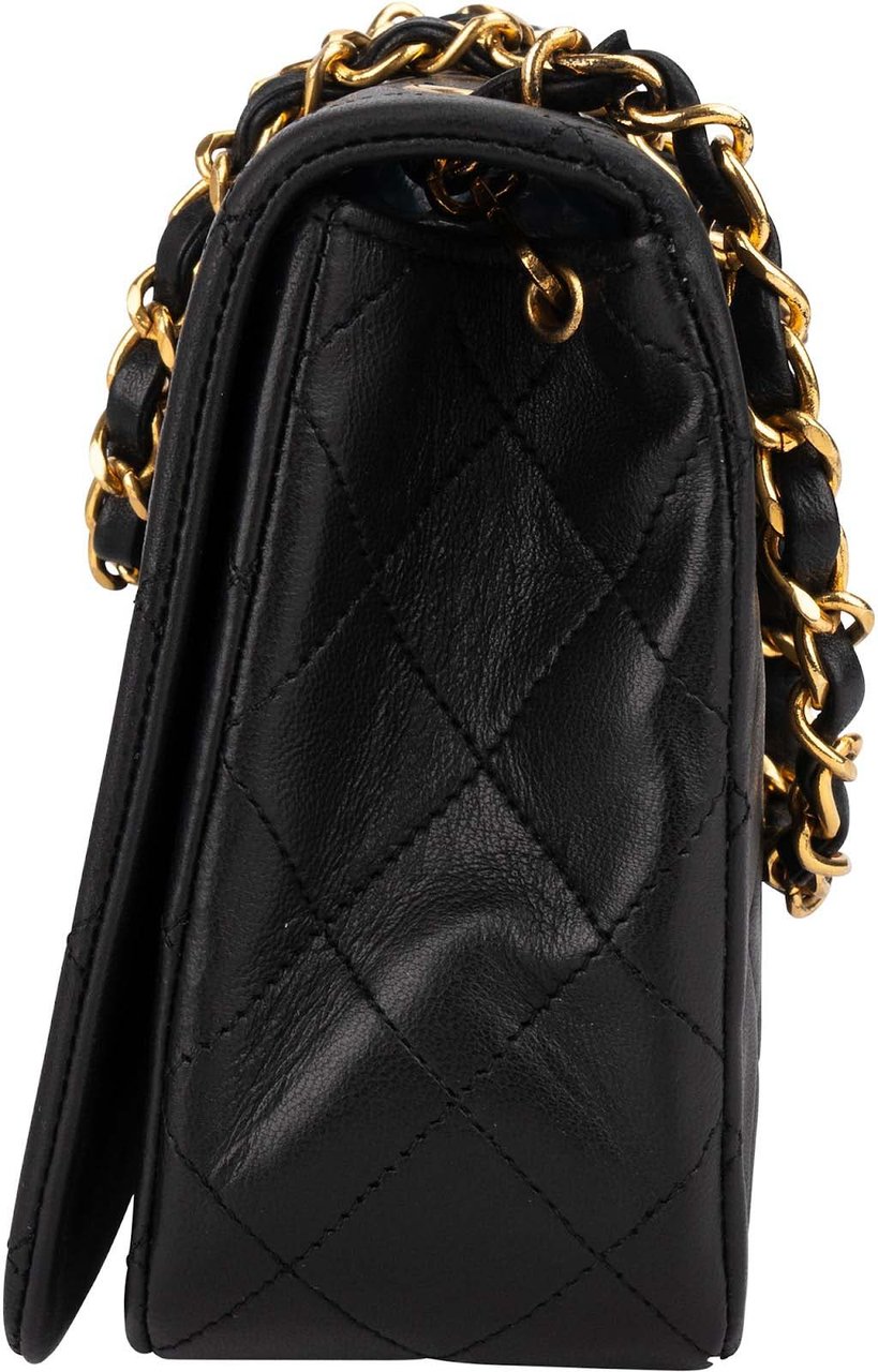 Chanel Chanel Quilted Lambskin 24K Gold Turnlock Single Flap Crossbody Bag Zwart