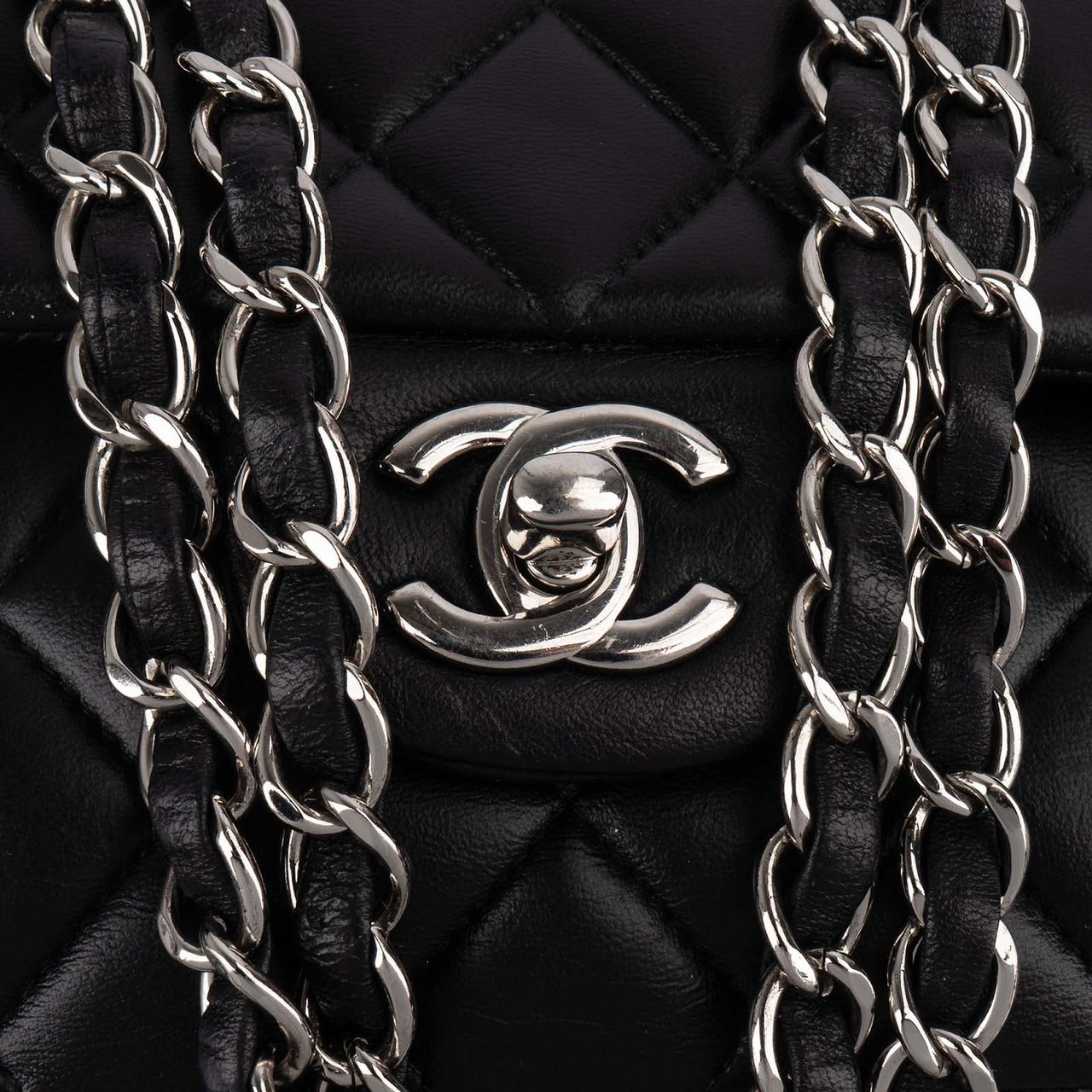 Chanel Chanel Quilted Lambskin Medium Double Flap Crossbody Bag Zwart