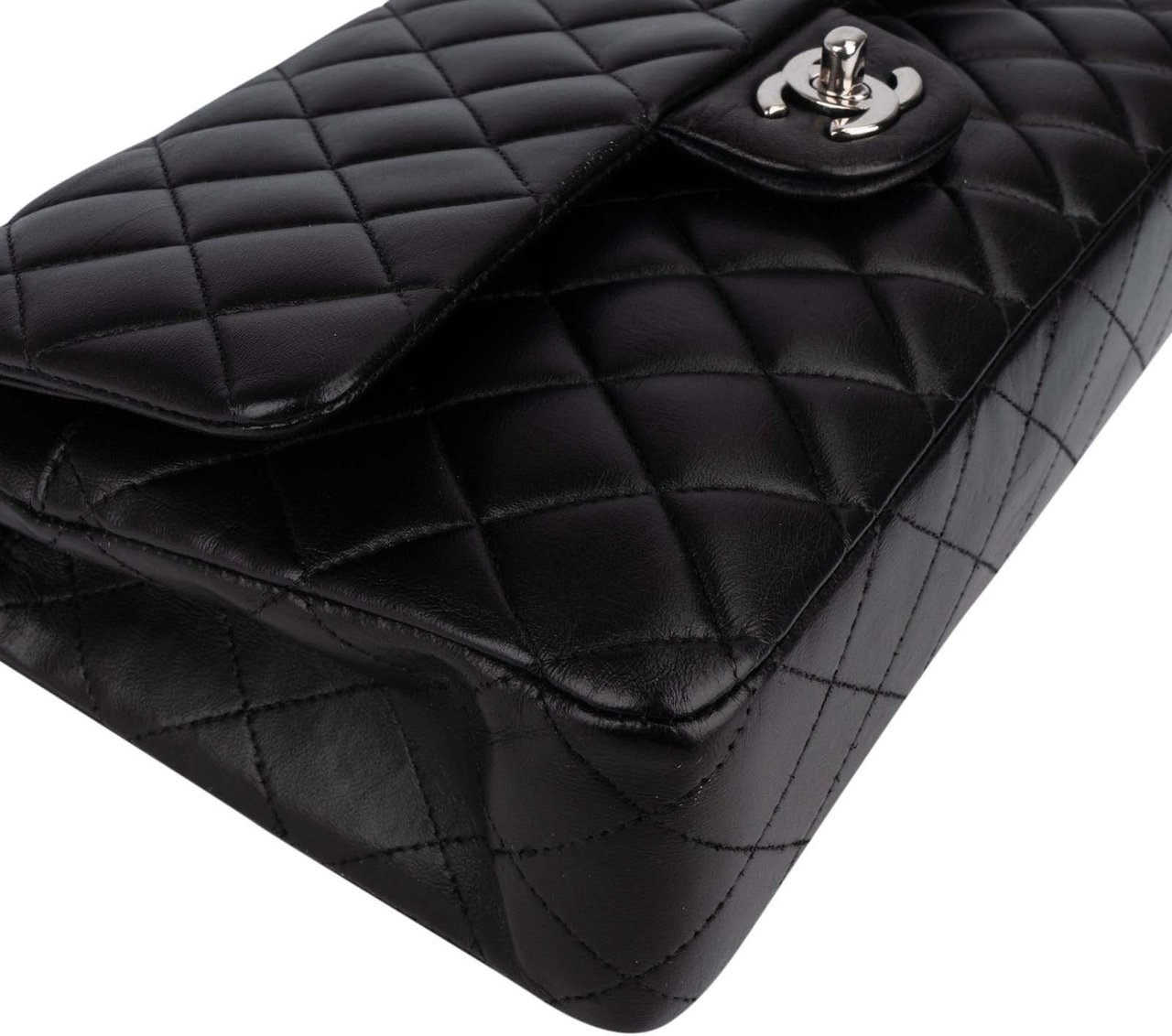 Chanel Chanel Quilted Lambskin Medium Double Flap Crossbody Bag Zwart