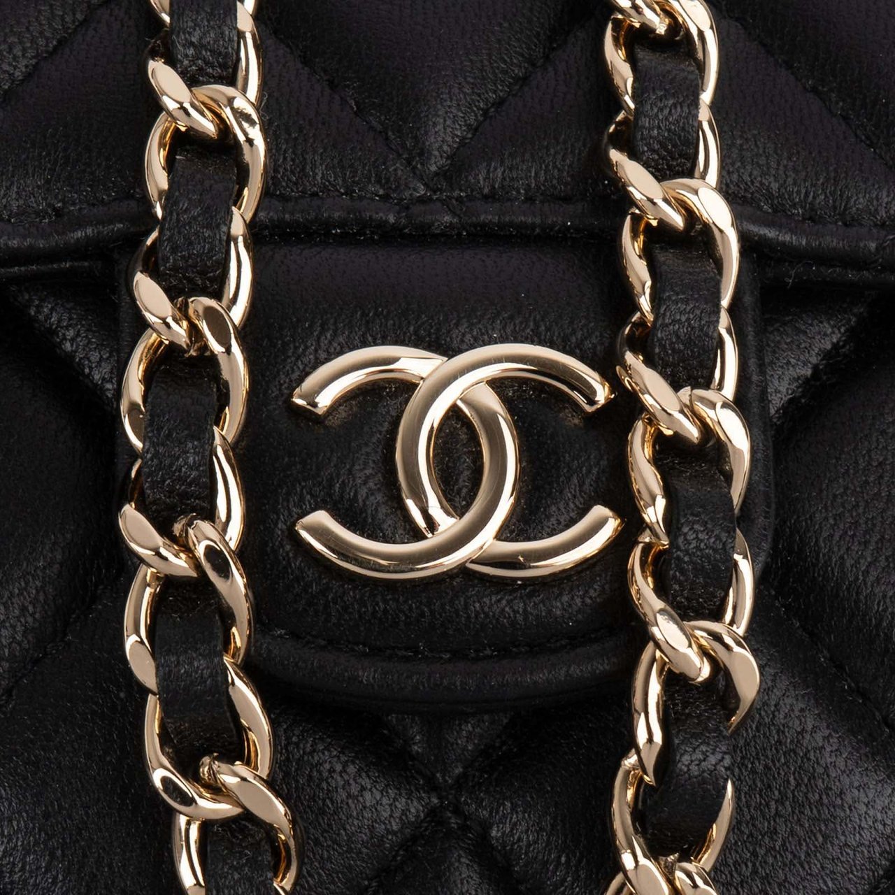 Chanel Chanel Quilted Lambskin Mini Single Flap with Top Handle Crossbody Bag Zwart