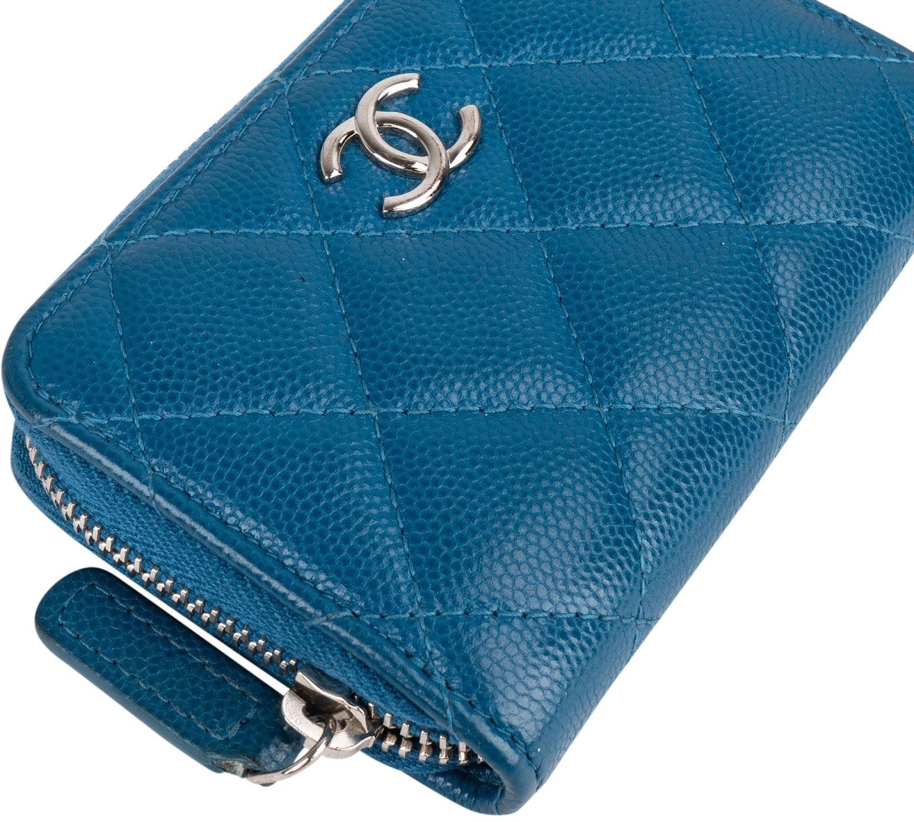 Chanel Chanel Quilted Caviar Leather Zip Around Mini Wallet Blauw