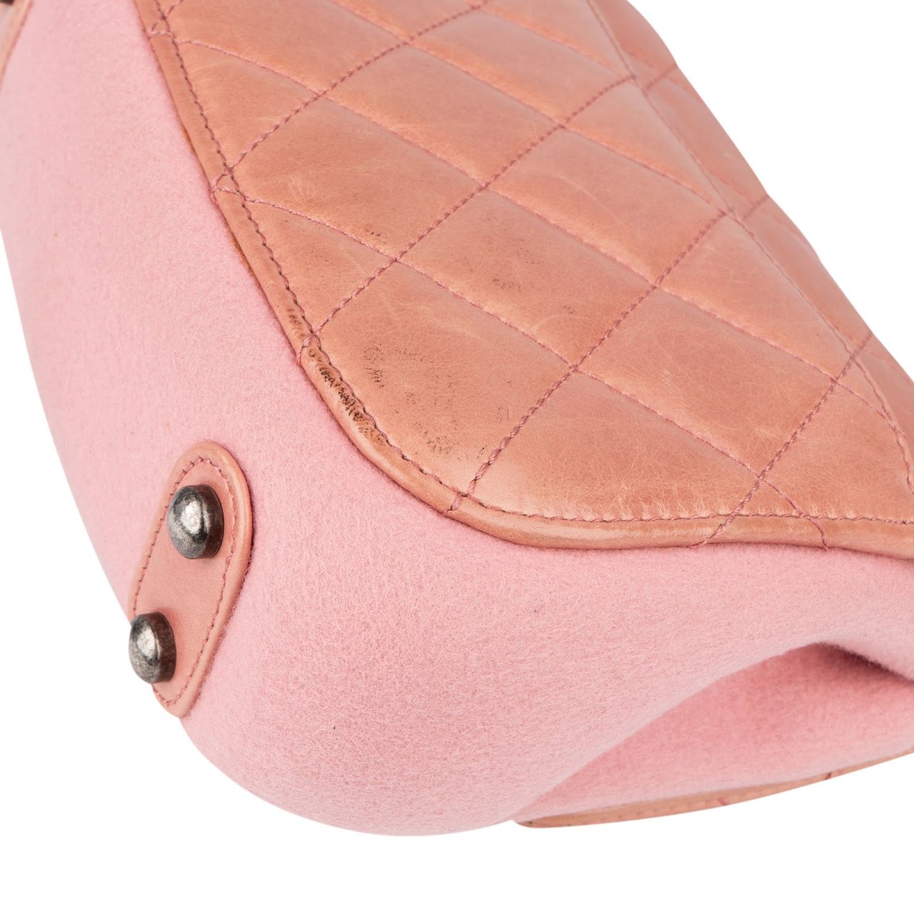 Chanel Quilted Lambskin Edelweiß Salzburg Single Flap Crossbody Bag Rood