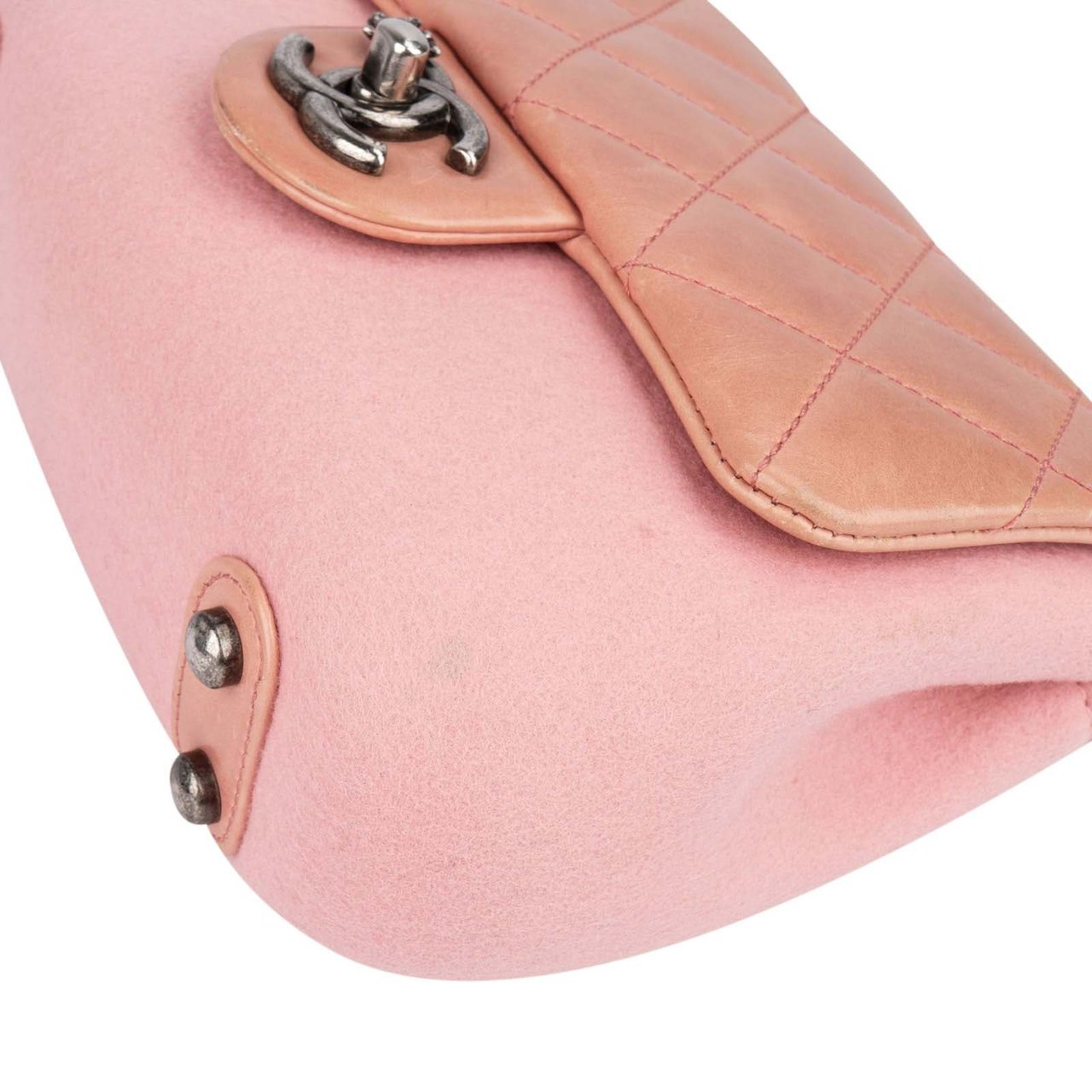 Chanel Chanel Quilted Lambskin Edelweiß Salzburg Single Flap Crossbody Bag Rood