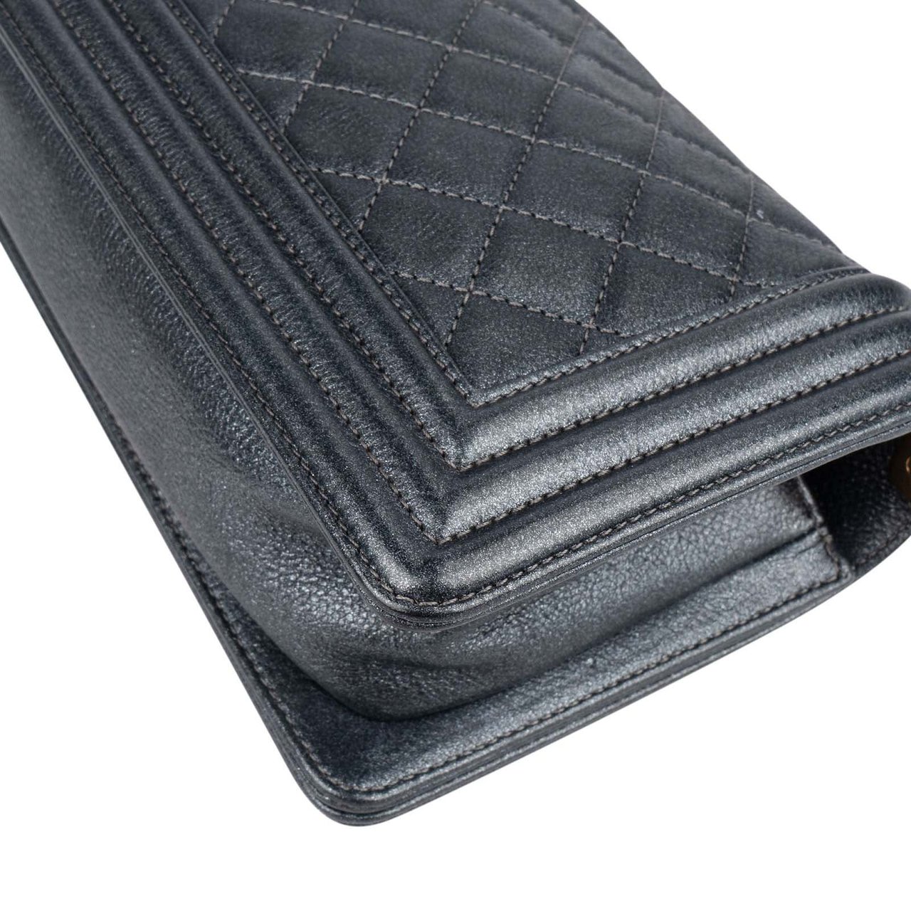 Chanel Chanel Metallic Quilted Leather Boy Single Flap Crossbody Bag Zwart