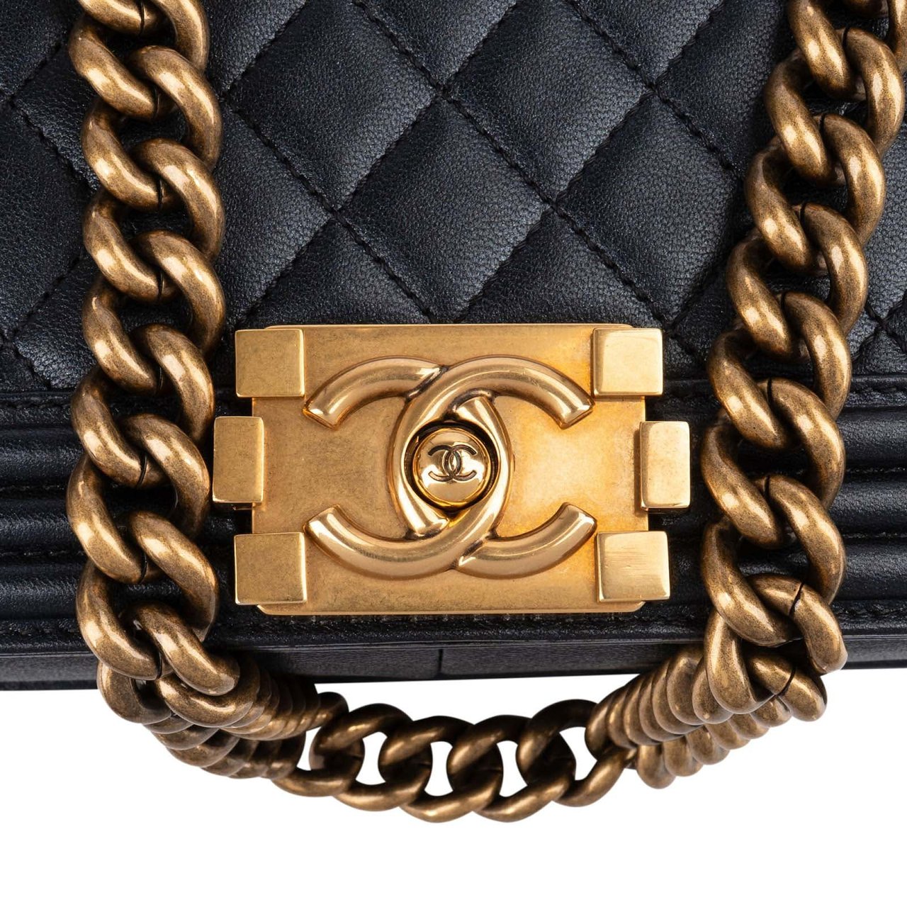 Chanel Chanel Quilted Leather Boy Single Flap Crossbody Bag Zwart