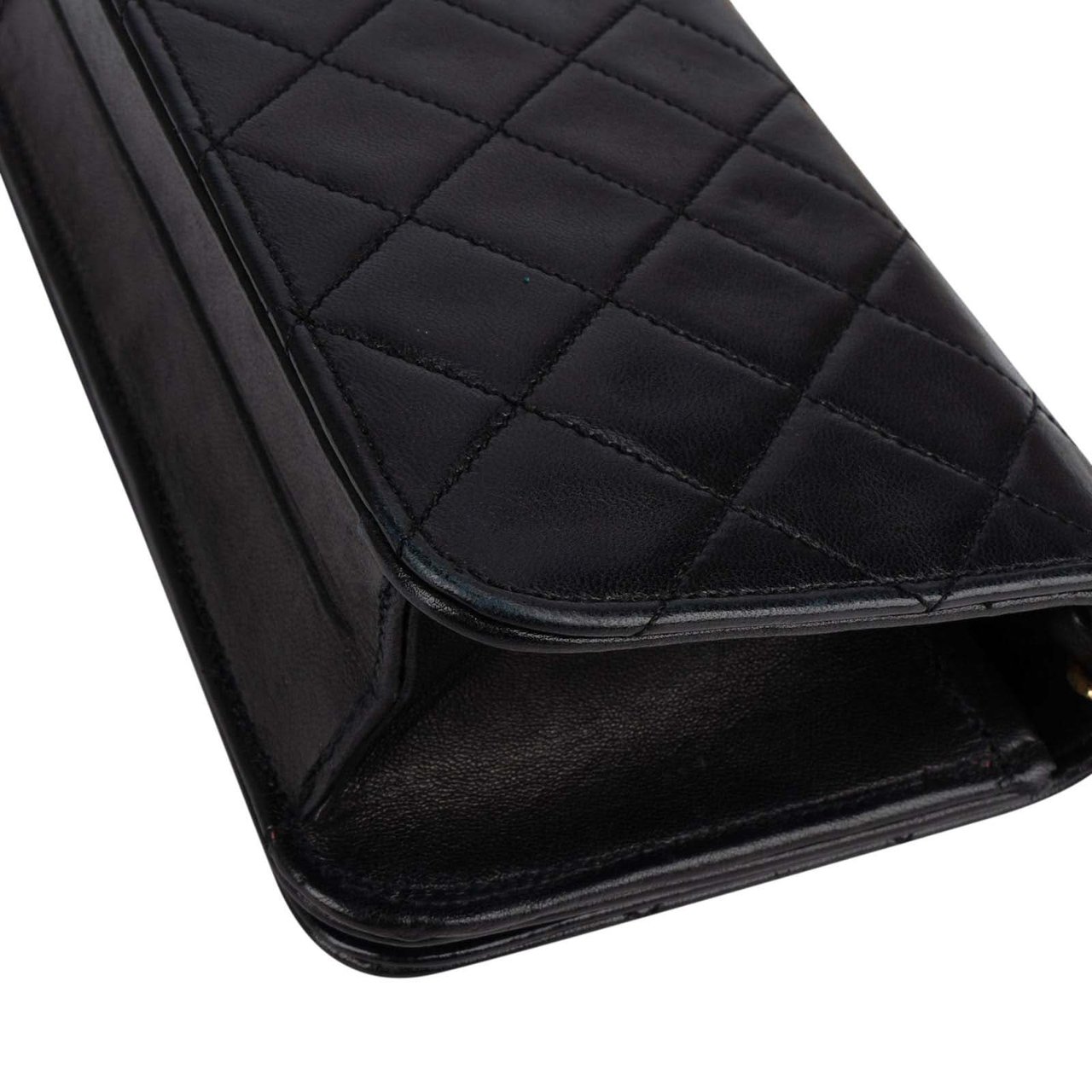 Chanel Chanel Quilted Lambskin 24K Gold Single Flap Crossbody Bag Zwart