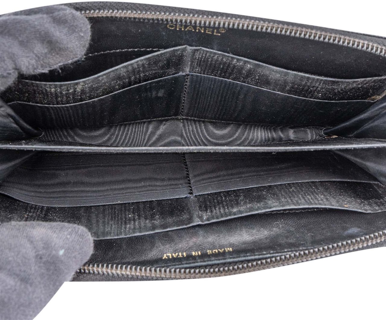 Chanel Chanel Caviar Leather Timeless CC Zipper Wallet Zwart