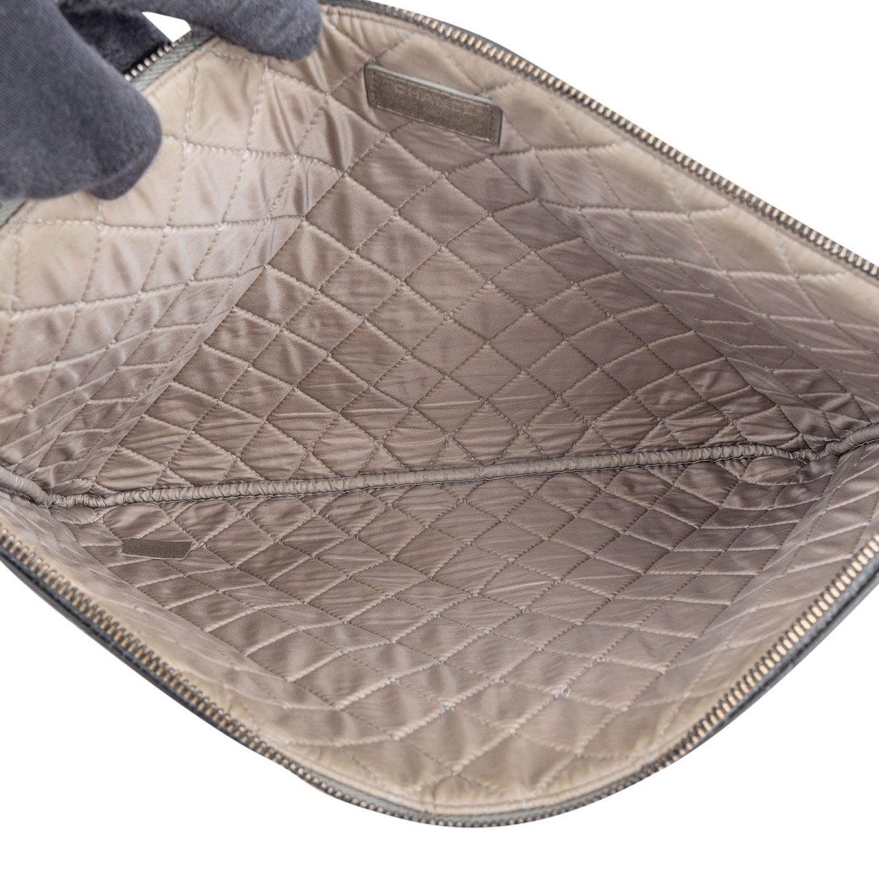 Chanel Chanel Quilted Lambskin CC Clutch Zwart