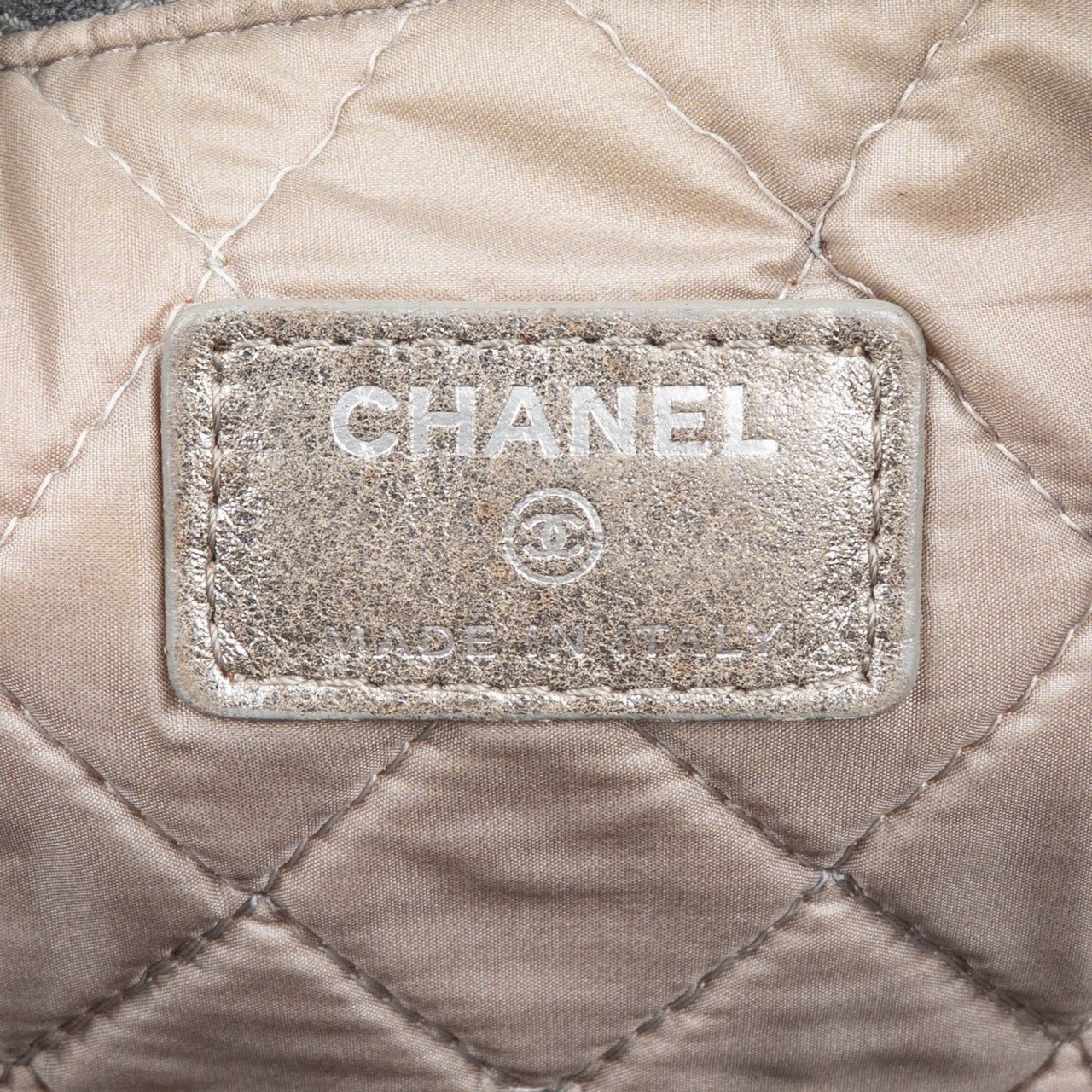 Chanel Chanel Quilted Lambskin CC Clutch Zwart
