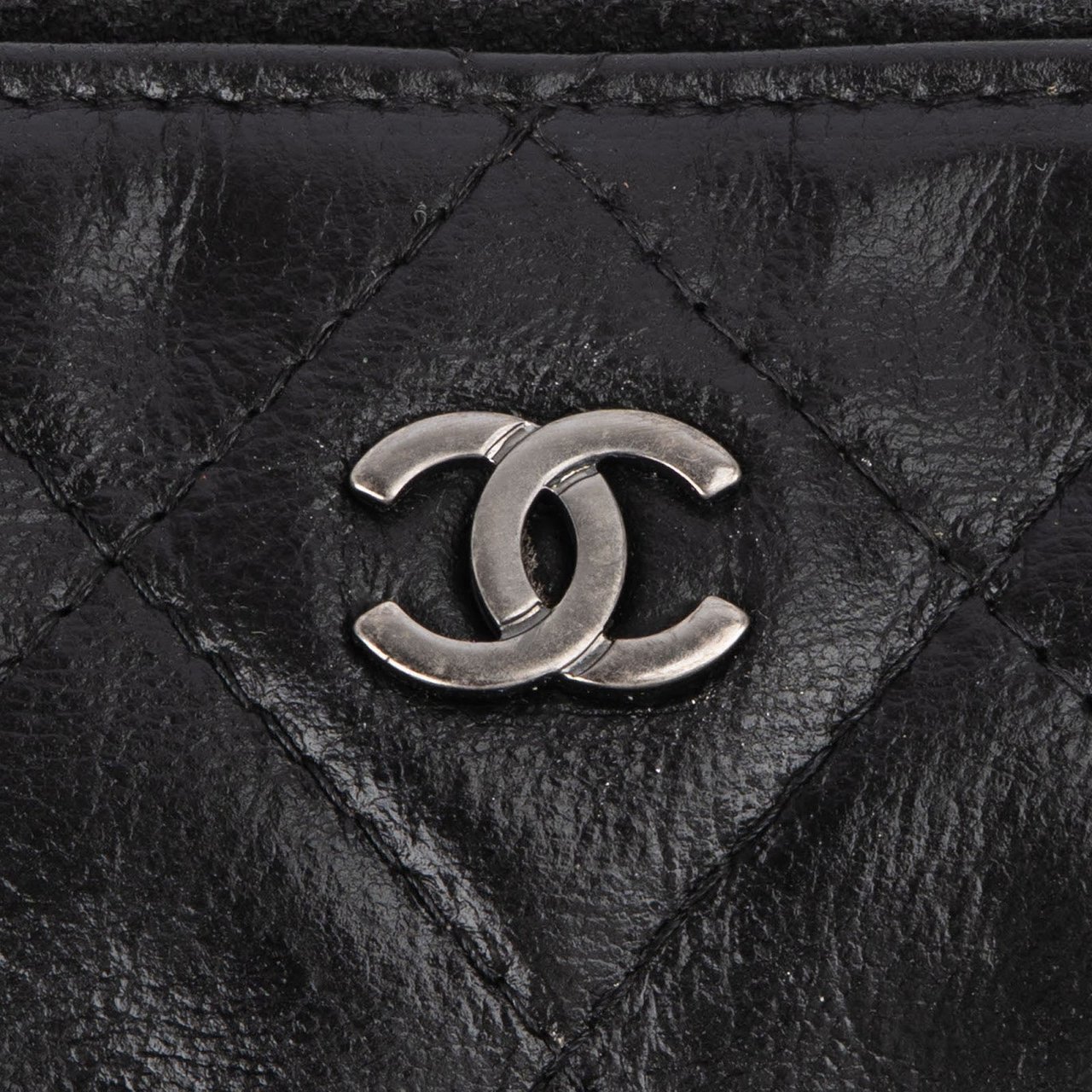 Chanel Chanel Quilted Lambskin CC Clutch Zwart